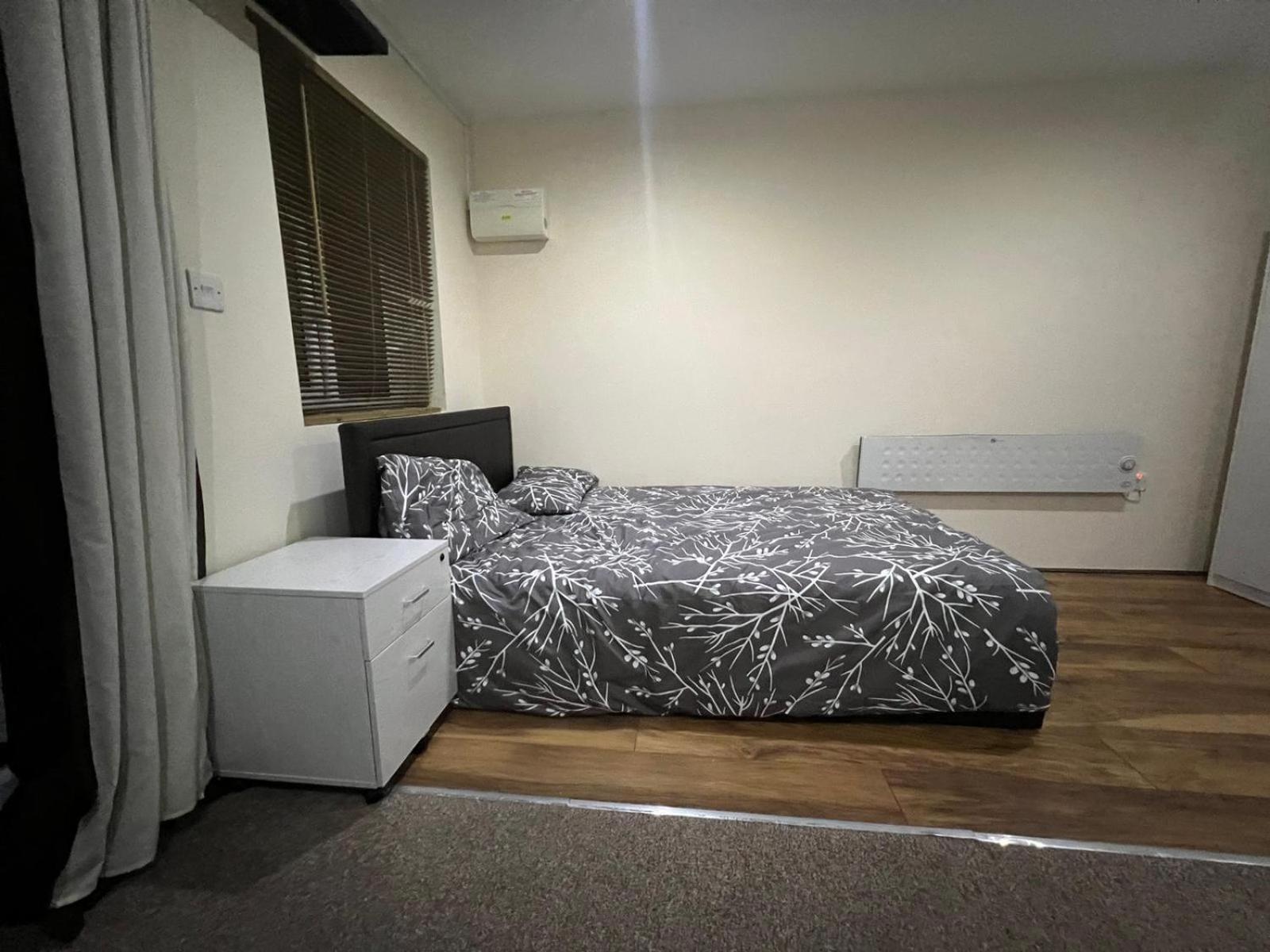 Modern Studio In Rayners Lane Pinner Harrow Near Wembley Greater London Dış mekan fotoğraf